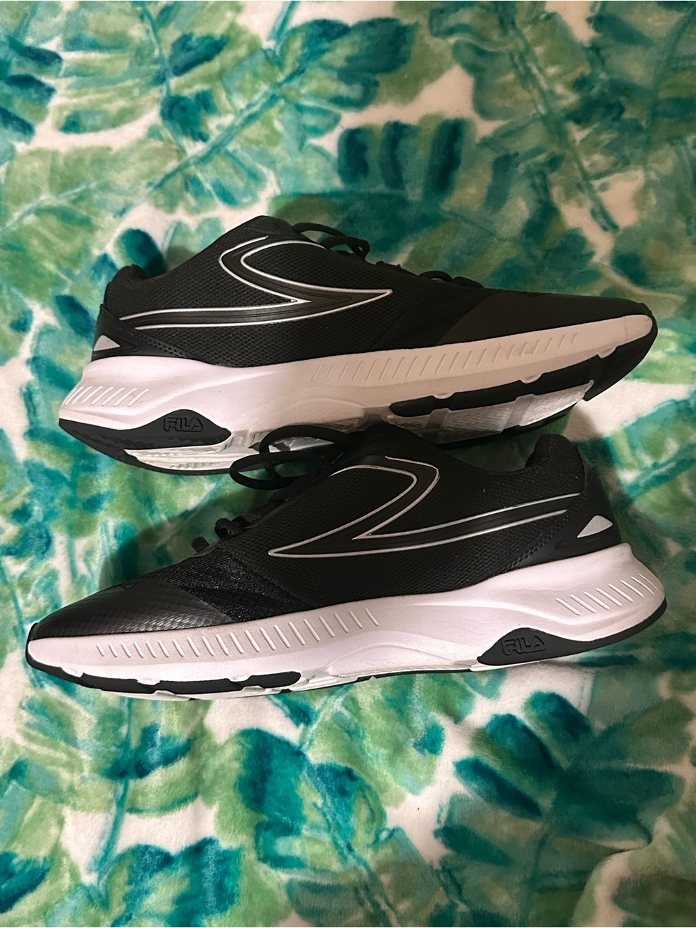 Men’s Fila Sneakers,11US